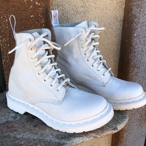 DR MARTENS PASCAL LACE UP BOOTS